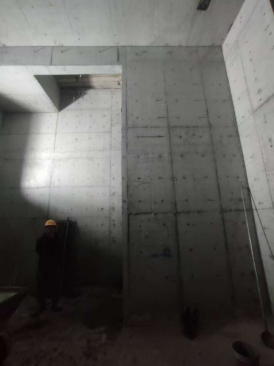 焦作墙上开槽钢筋断了有影响吗